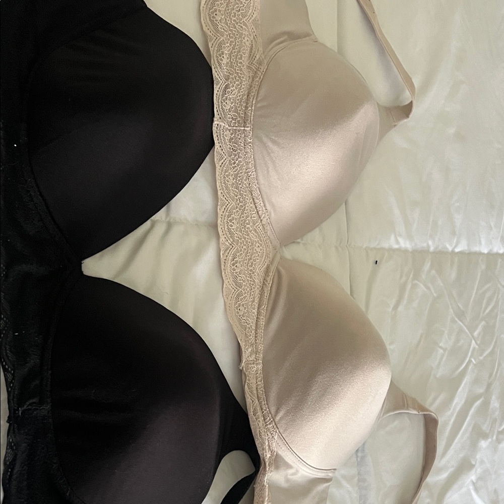 2 bras Warner's Black and Cream Lace